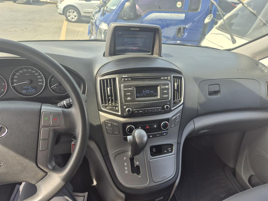 HYUNDAI Starex - Vista 11