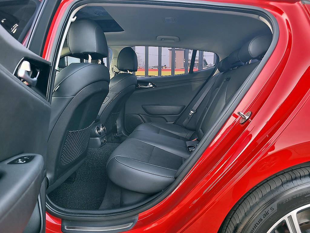 KIA Stinger - Vista 7