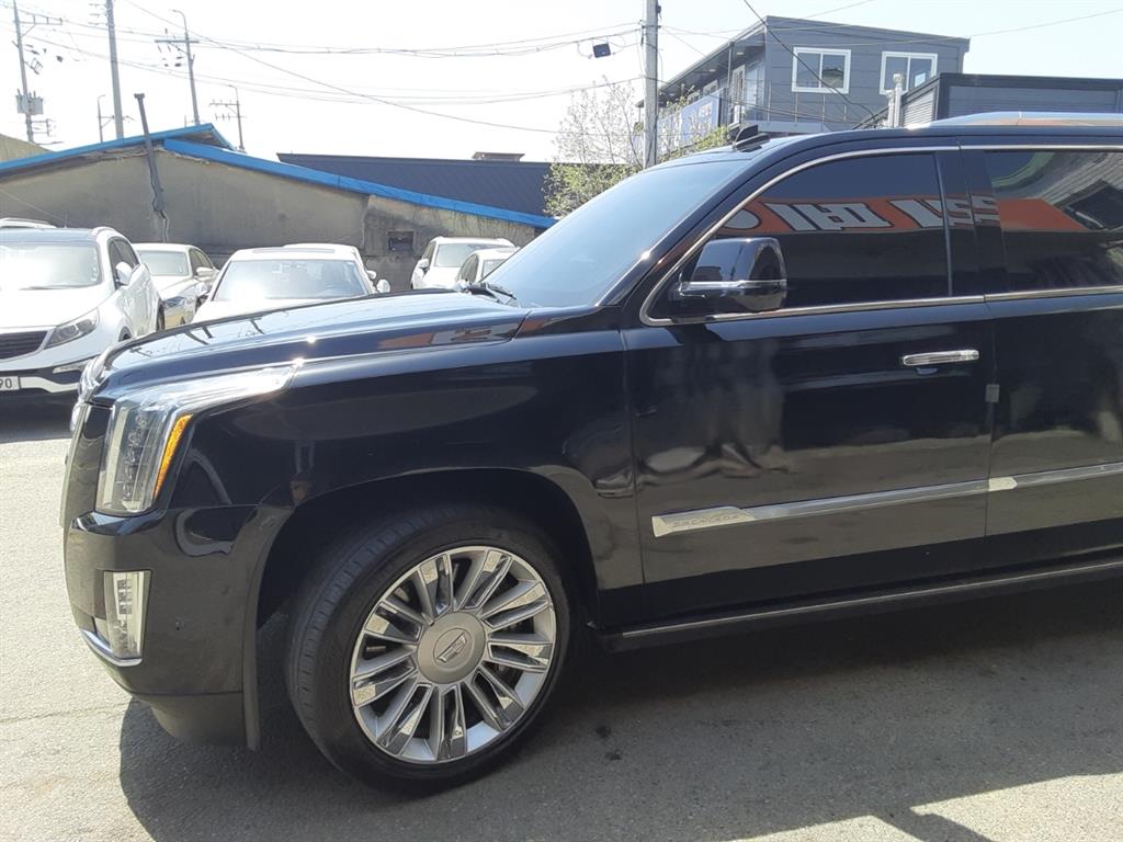 Cadillac Escalade - Vista 4
