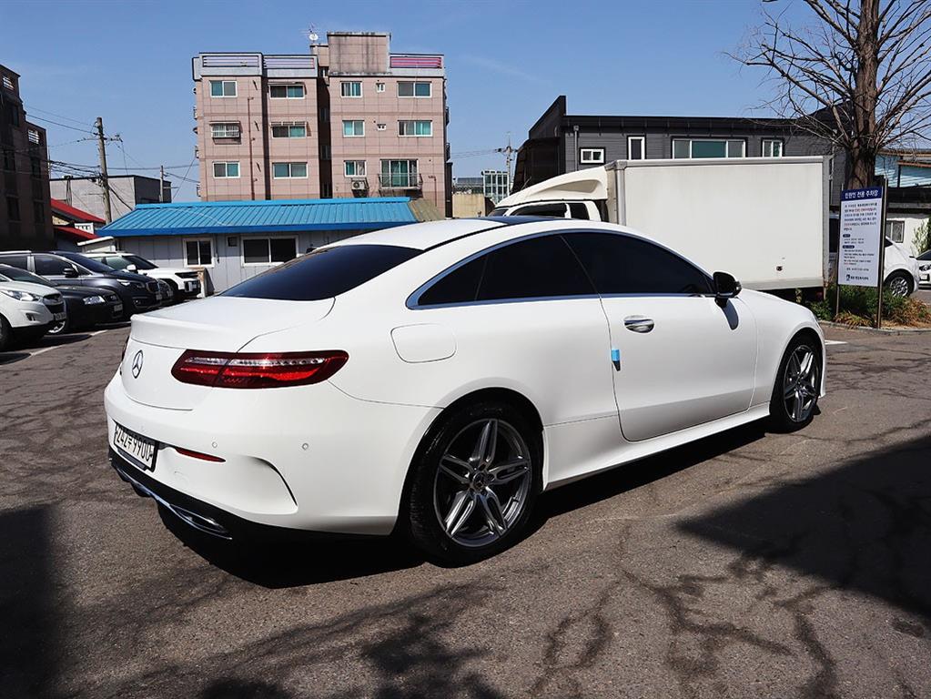 Mercedes Benz E class - Vista 5