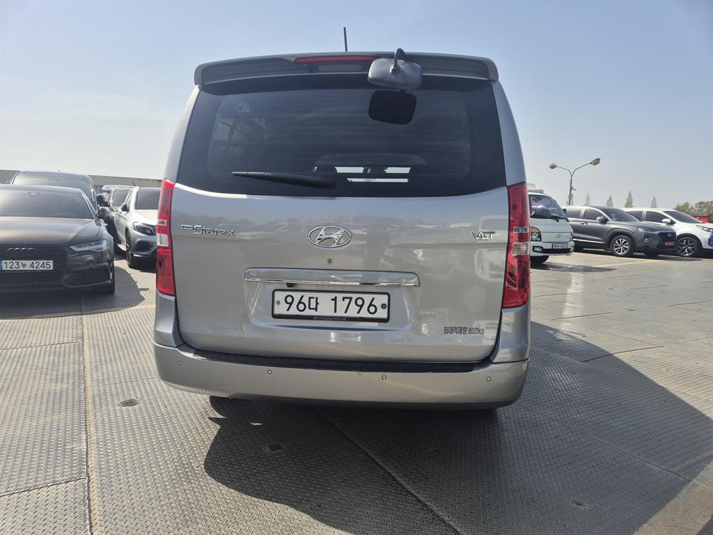 HYUNDAI Starex - Vista 4