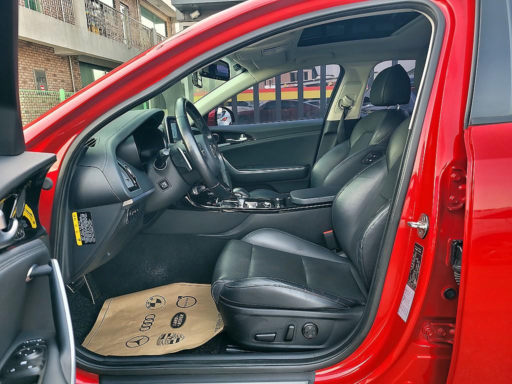 KIA Stinger - Vista 6