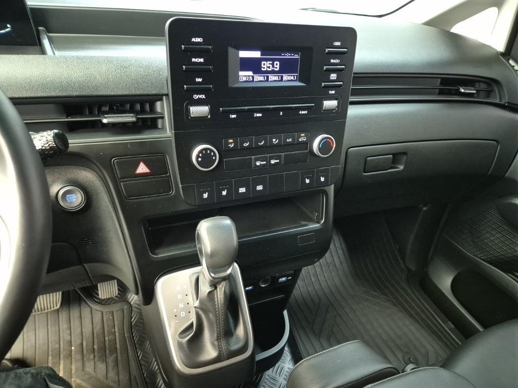 HYUNDAI Staria - Vista 11