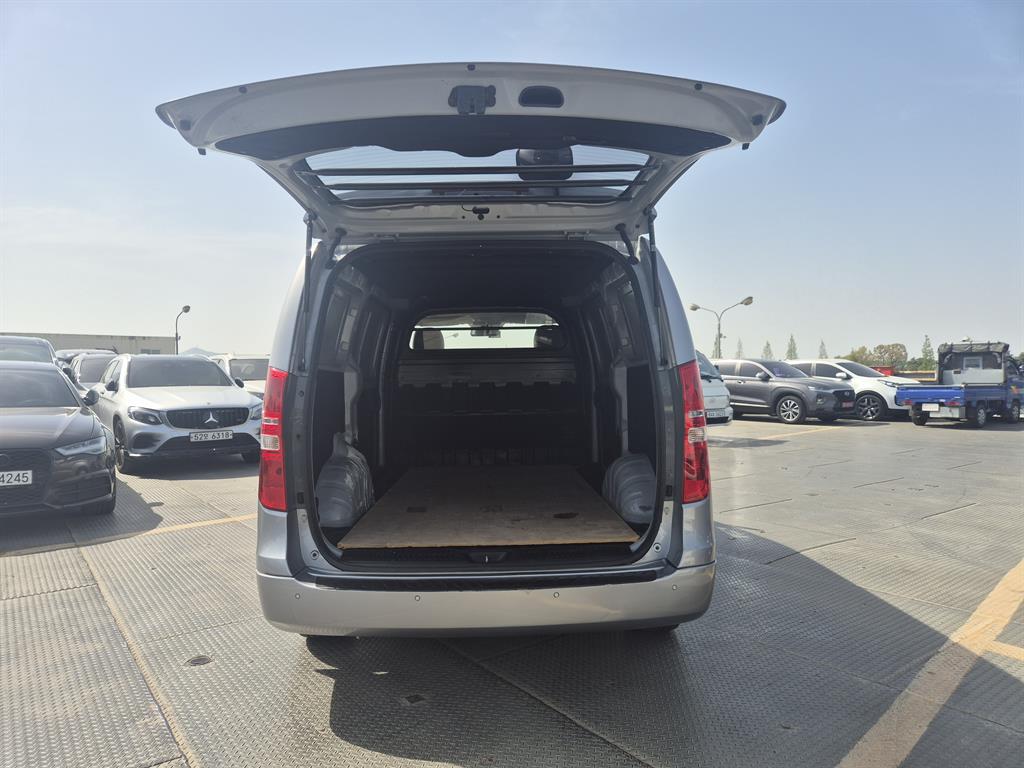 HYUNDAI Starex - Vista 7