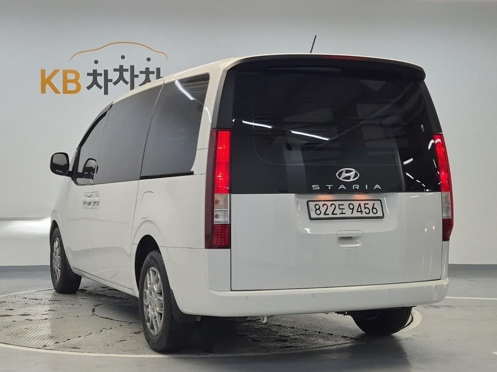 HYUNDAI Staria - Vista 4