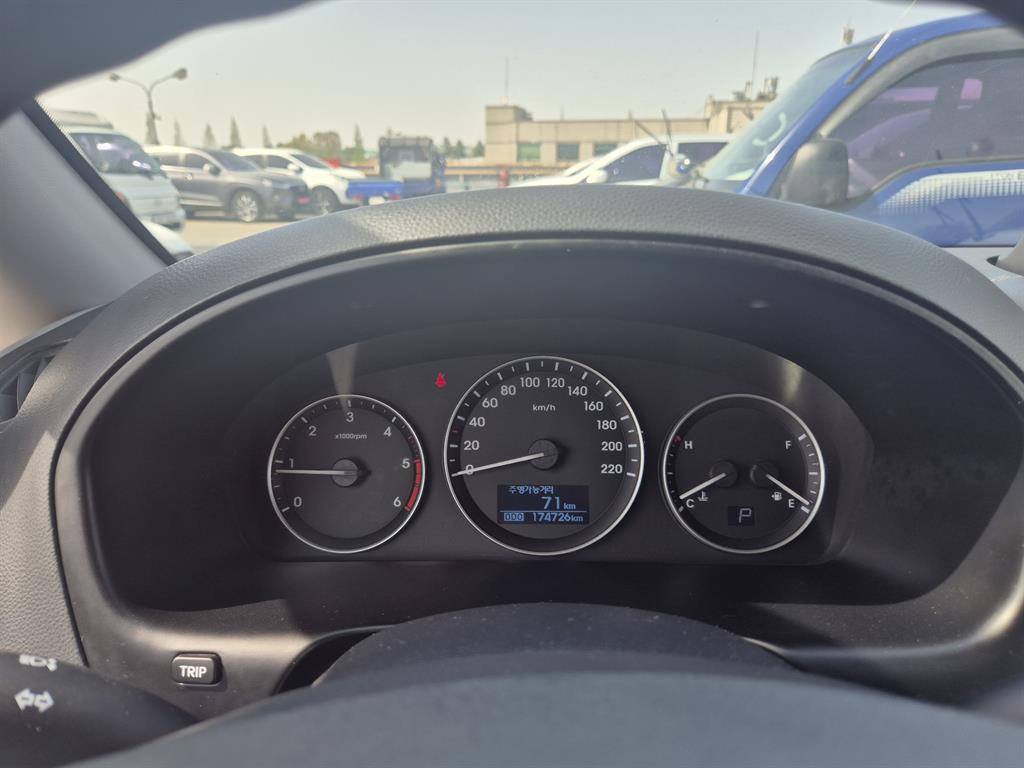 HYUNDAI Starex - Vista 10