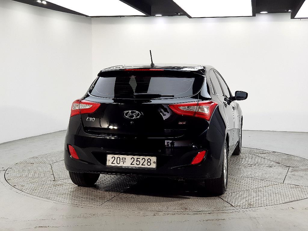 HYUNDAI i30 - Vista 3