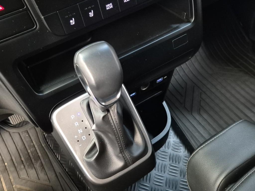 HYUNDAI Staria - Vista 12