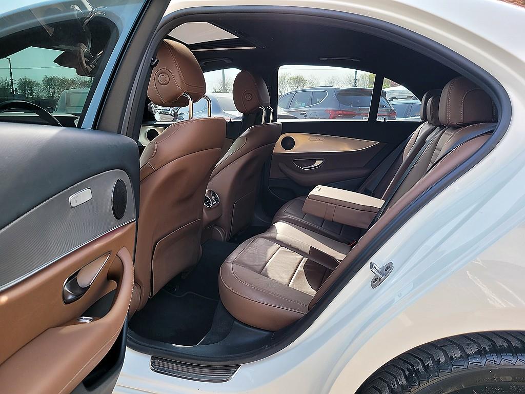 Mercedes Benz E class - Vista 7