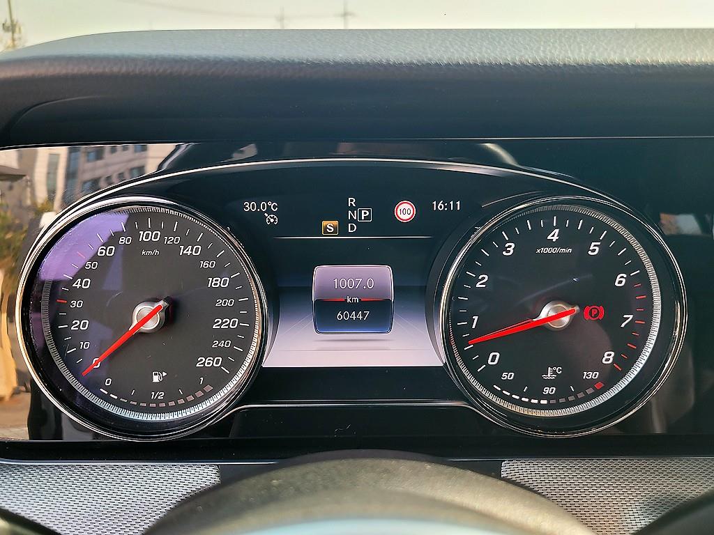 Mercedes Benz E class - Vista 9