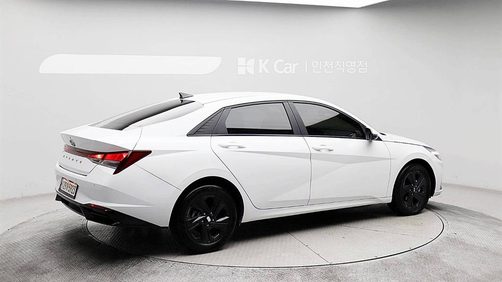 HYUNDAI Avante - Vista 3