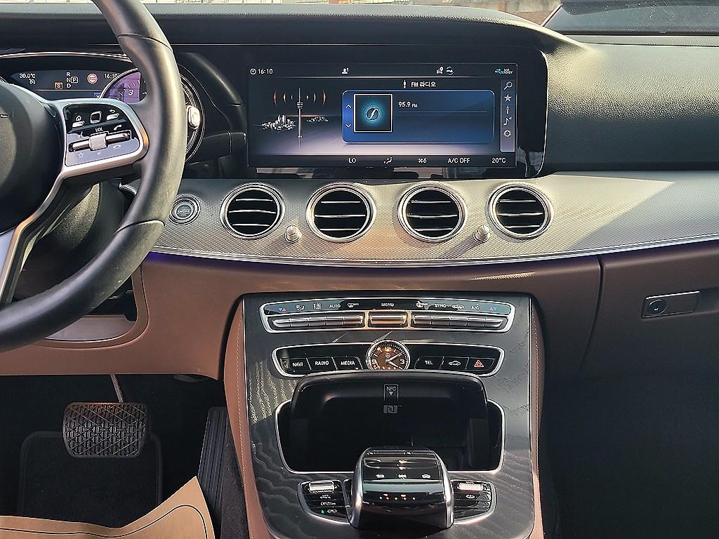 Mercedes Benz E class - Vista 10