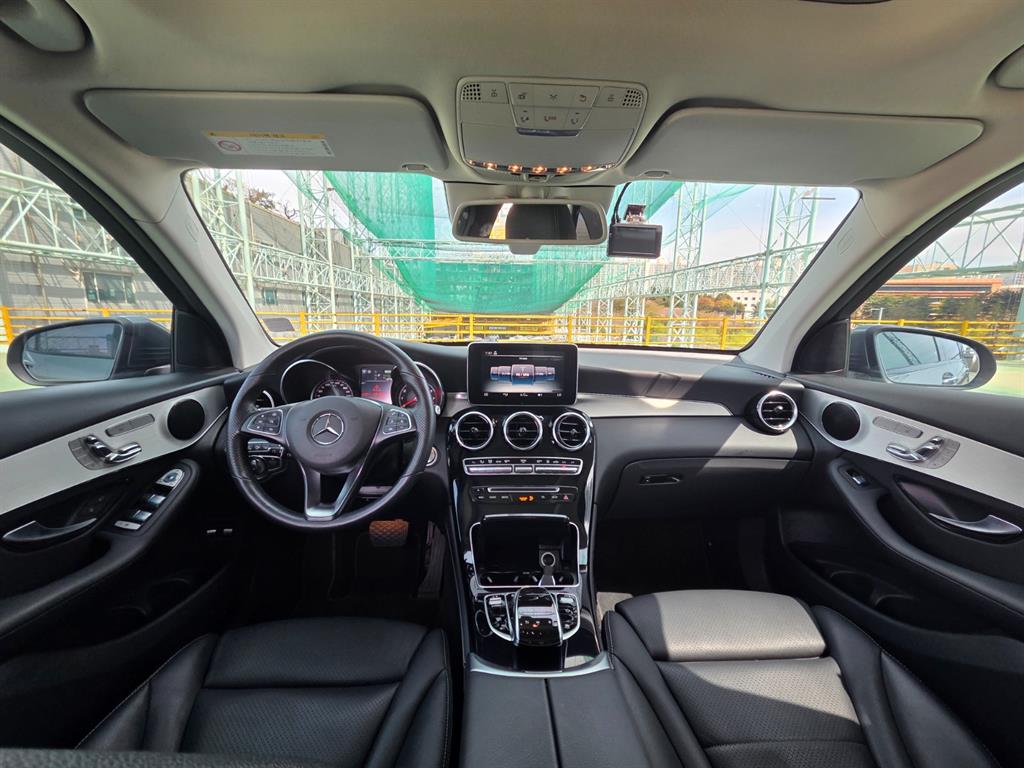 Mercedes Benz GLC Class - Vista 6