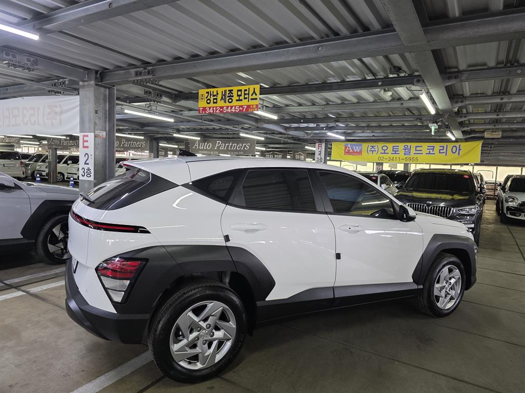 HYUNDAI Kona - Vista 4