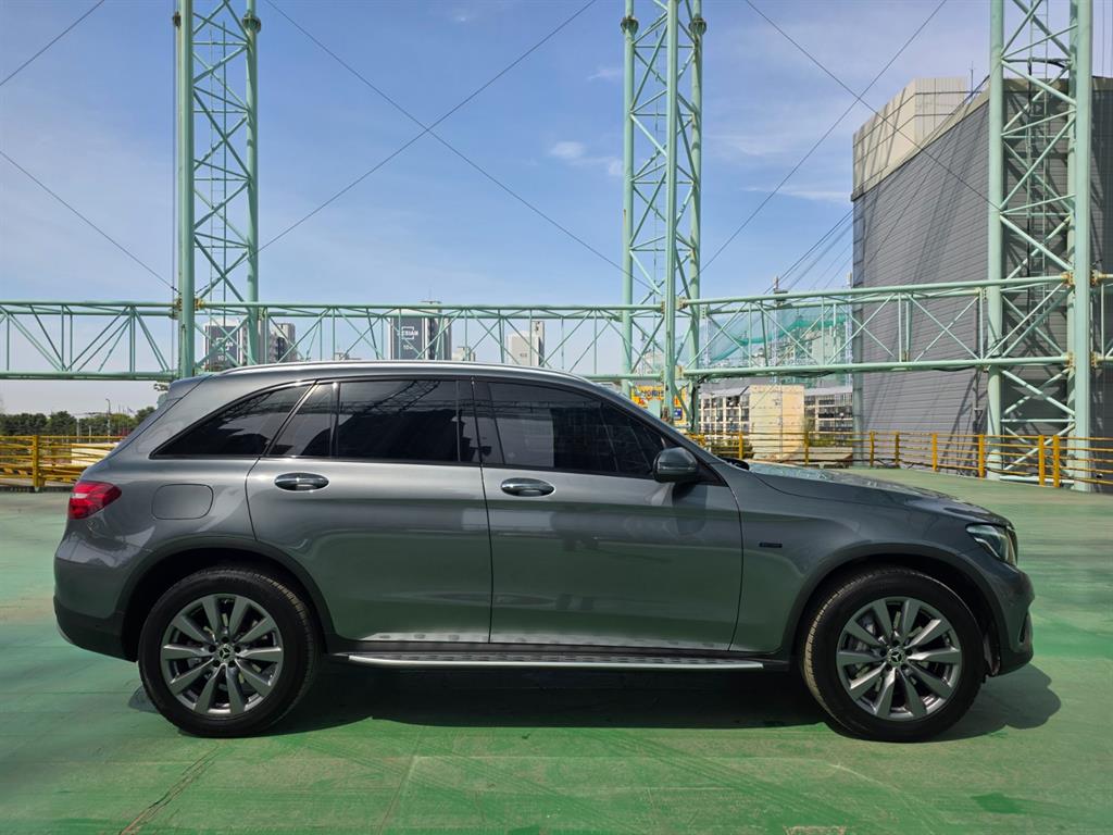 Mercedes Benz GLC Class - Vista 5