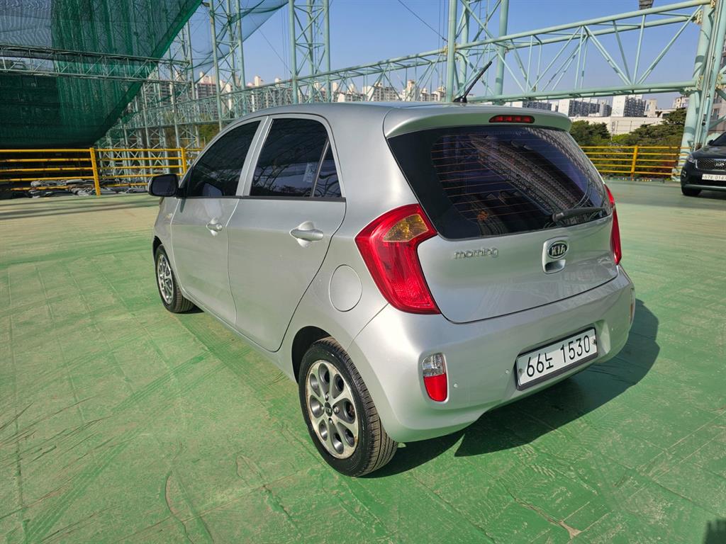 KIA Morning - Vista 4