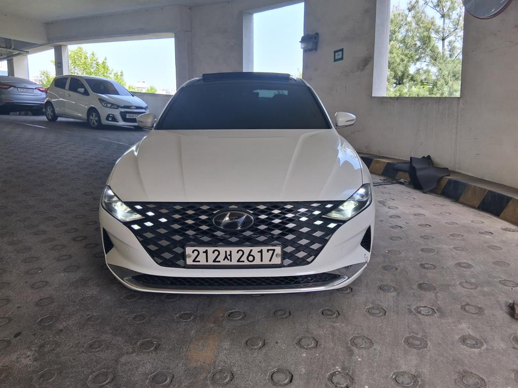 HYUNDAI Grandeur - Vista 2