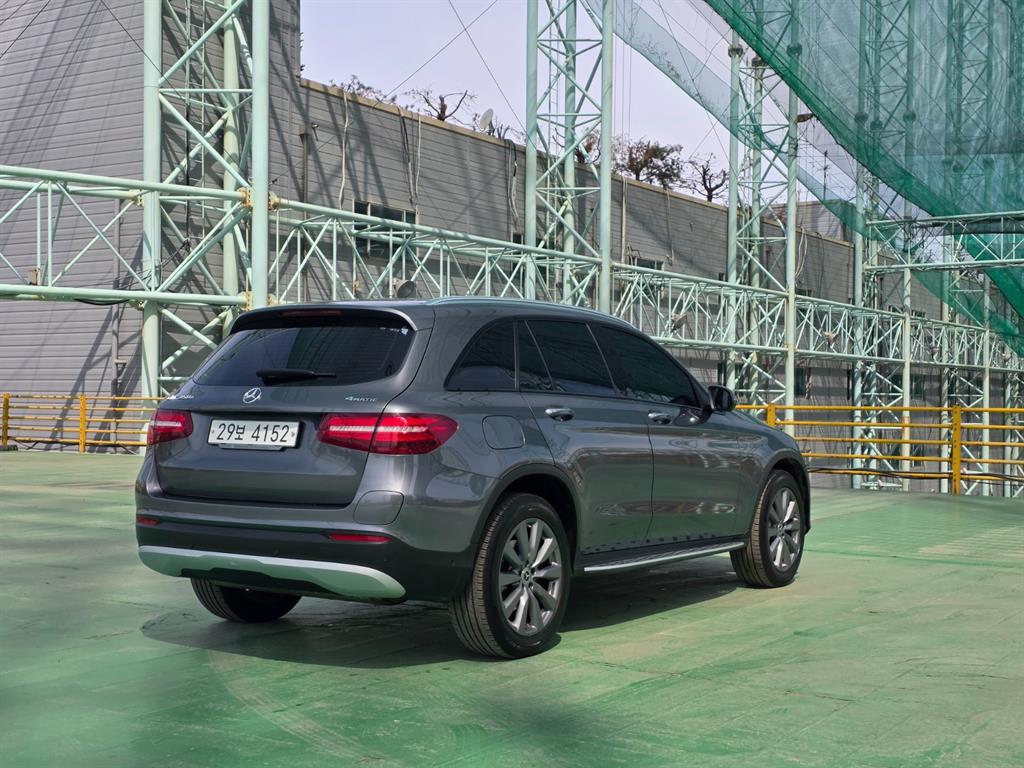 Mercedes Benz GLC Class - Vista 2