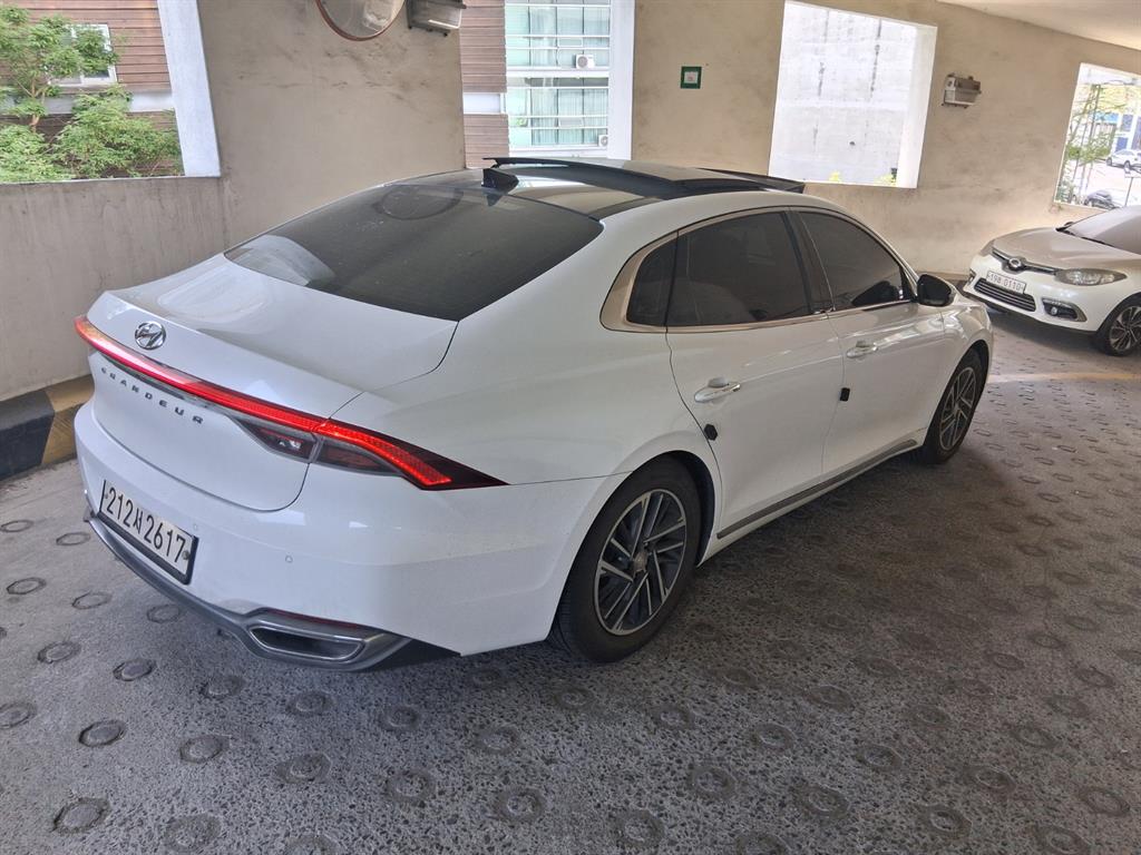 HYUNDAI Grandeur - Vista 4
