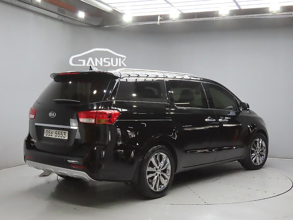KIA Carnival - Vista 7