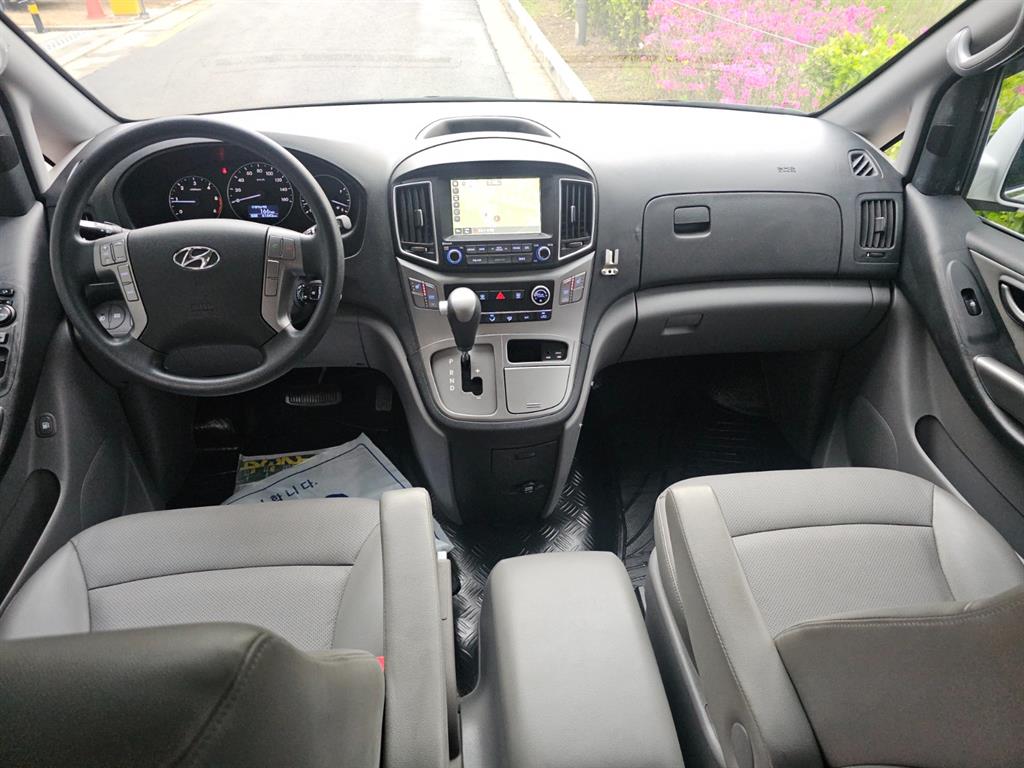 HYUNDAI Starex - Vista 10