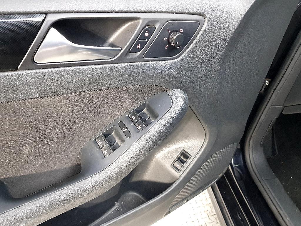 Volkswagen Jetta - Vista 11