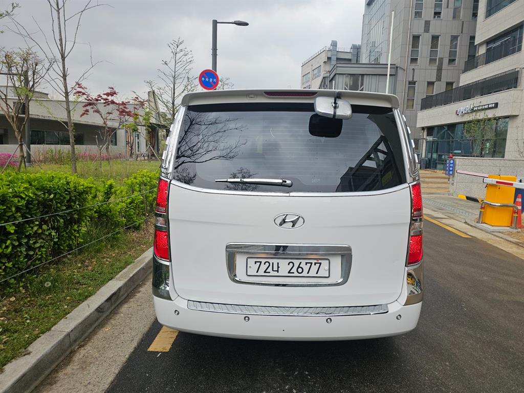 HYUNDAI Starex - Vista 6