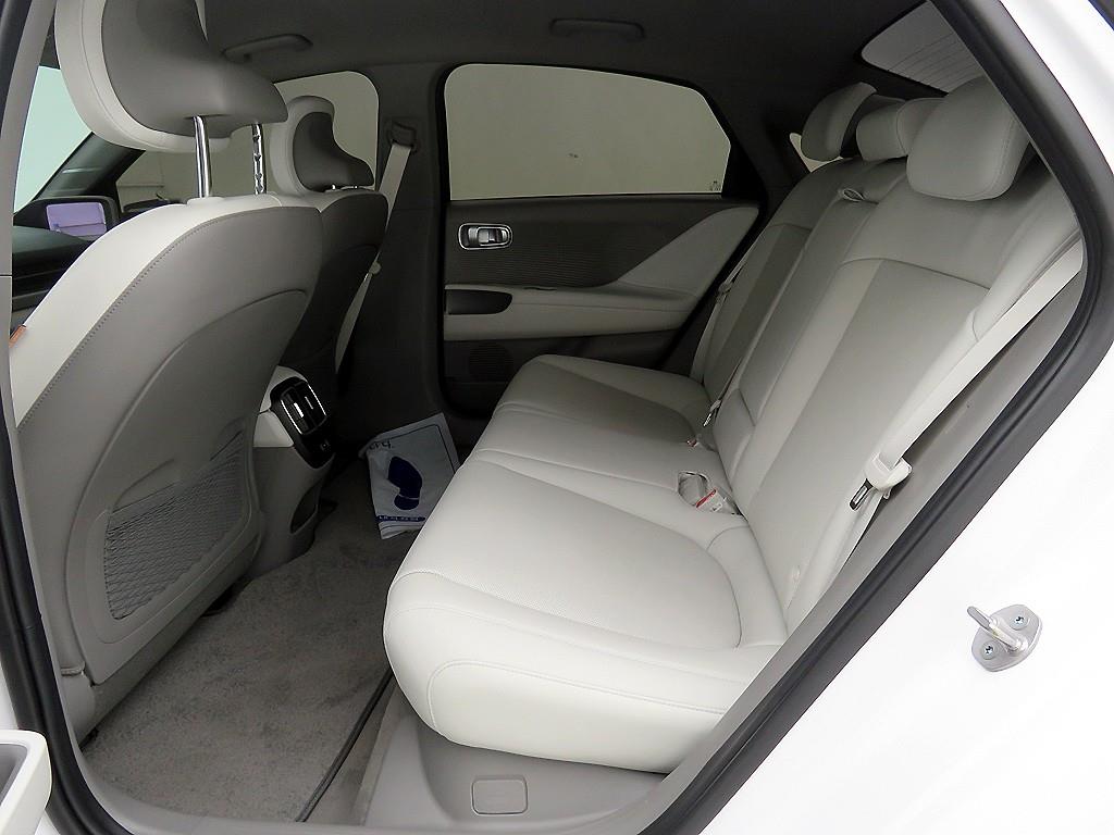 HYUNDAI Ioniq 6 - Vista 7