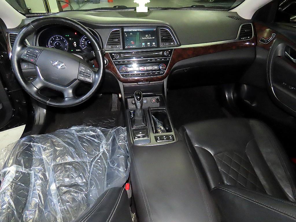 HYUNDAI Aslan - Vista 10