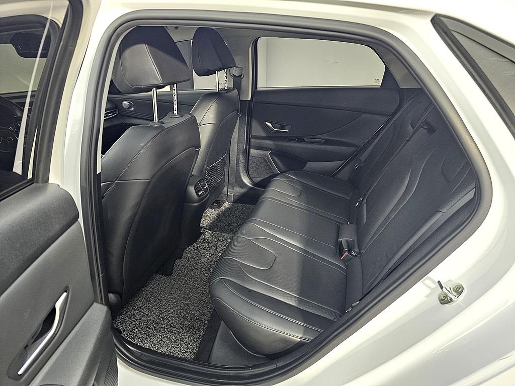 HYUNDAI Avante - Vista 9