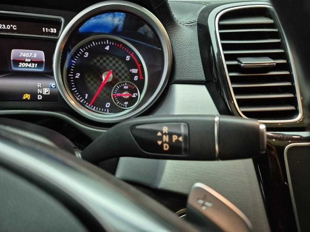 Mercedes Benz GLE Class - Vista 8