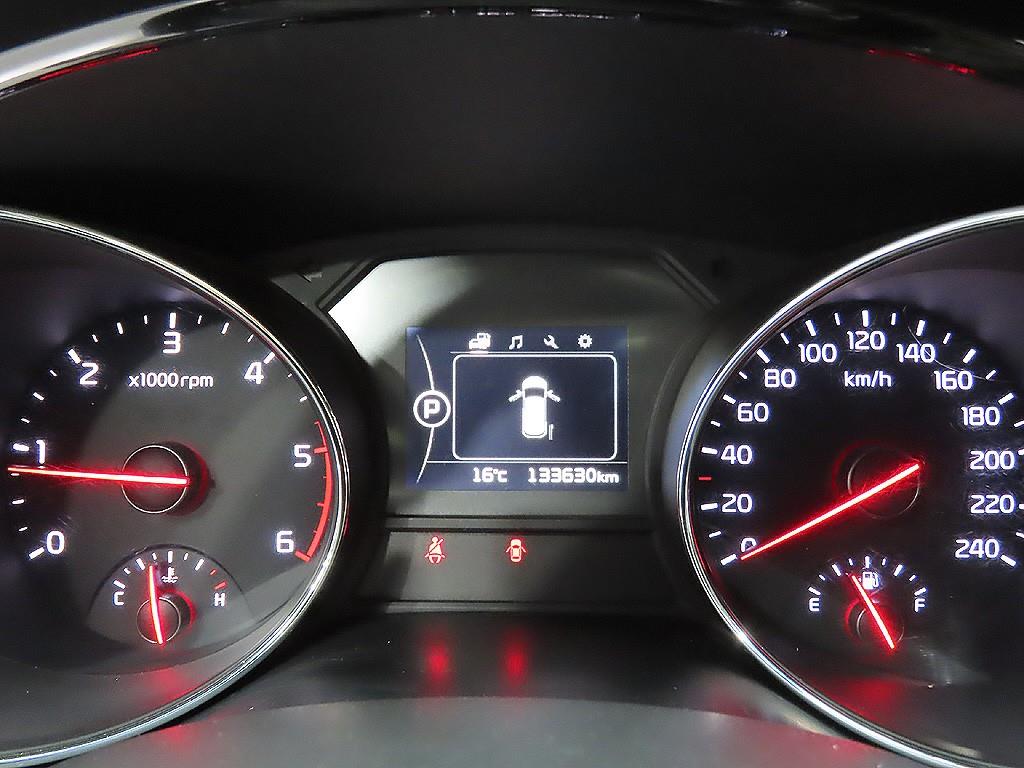 KIA Carnival - Vista 11