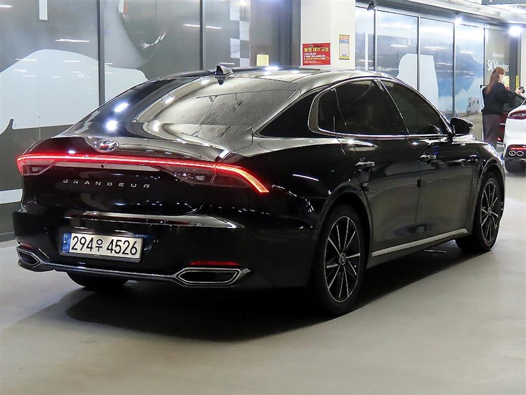 HYUNDAI Grandeur - Vista 4