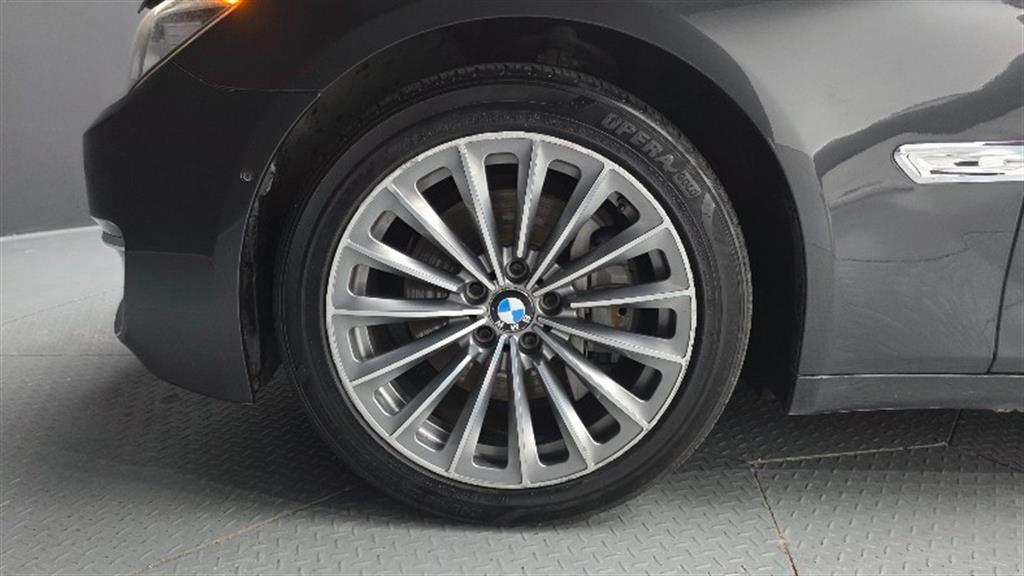 BMW 7 Series - Vista 5