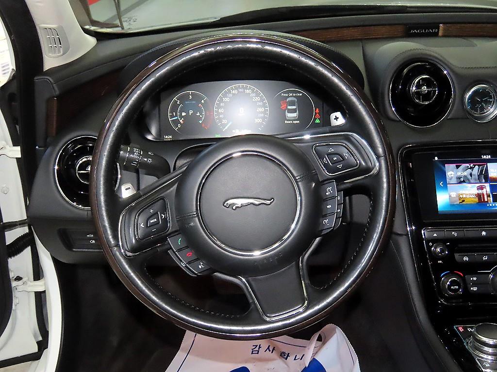 Jaguar XJ - Vista 3