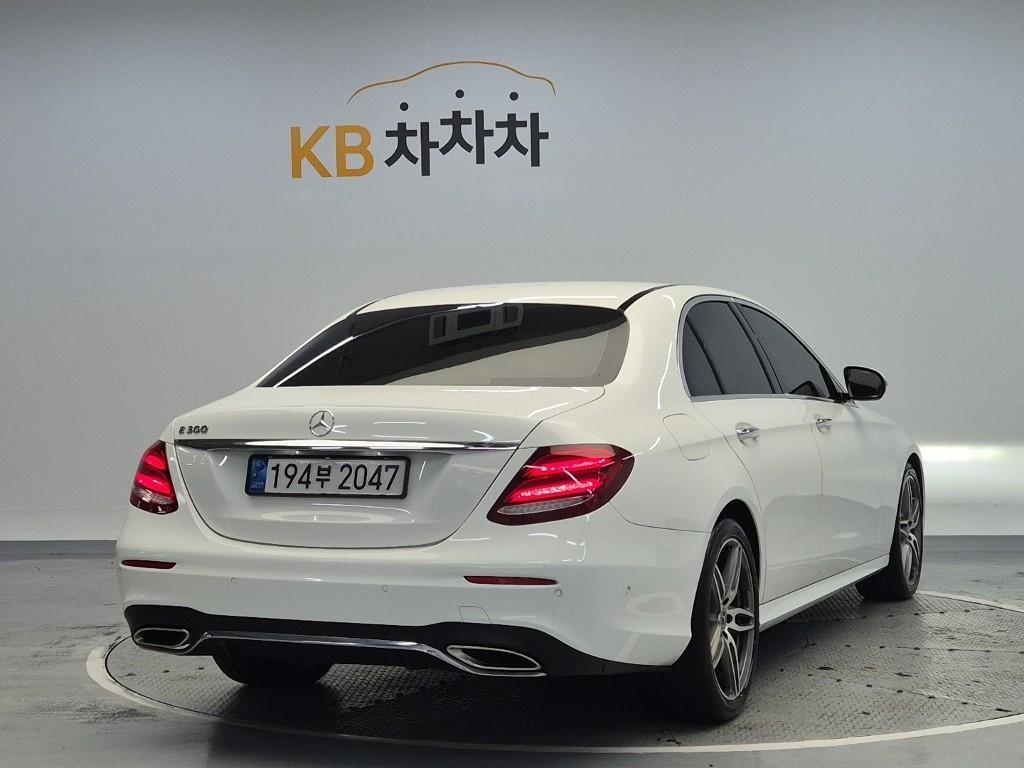 Mercedes Benz E class - Vista 3