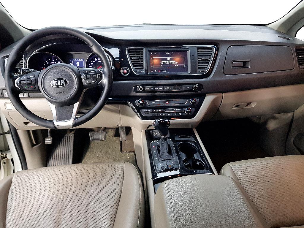 KIA Carnival - Vista 5