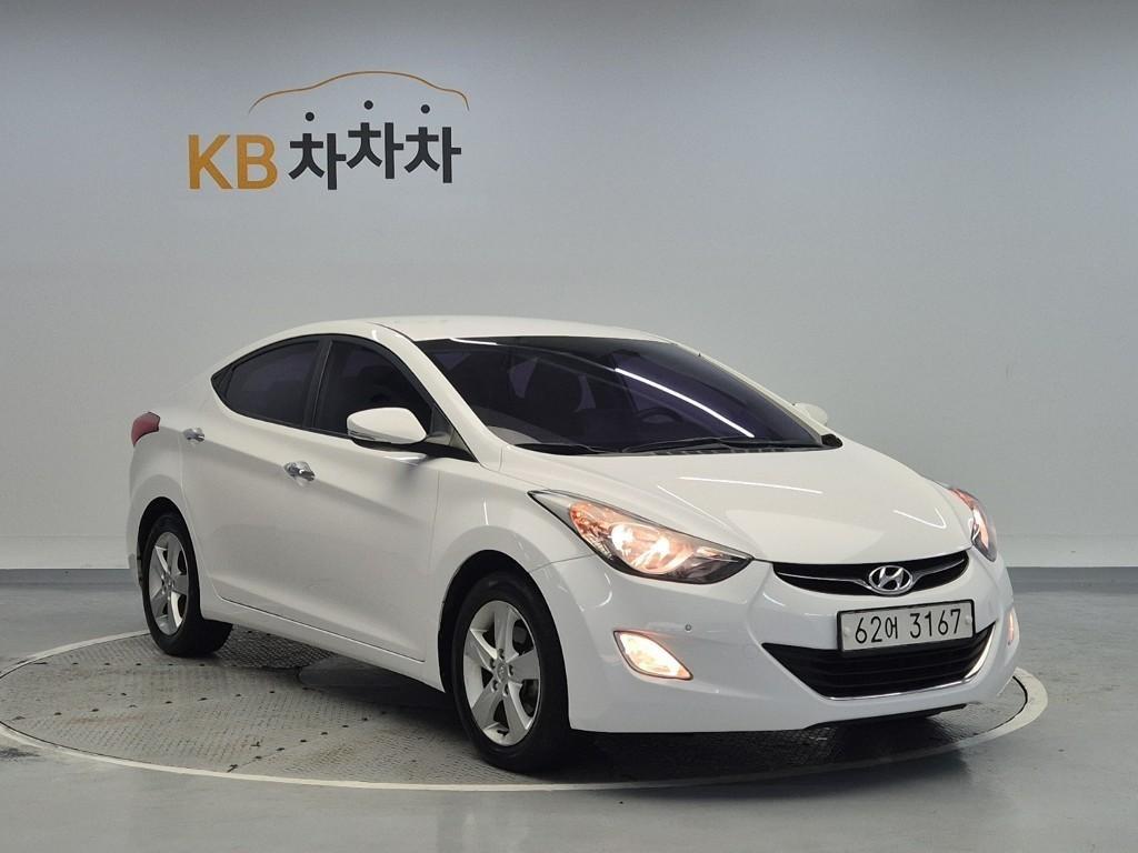 HYUNDAI Avante - Vista 4