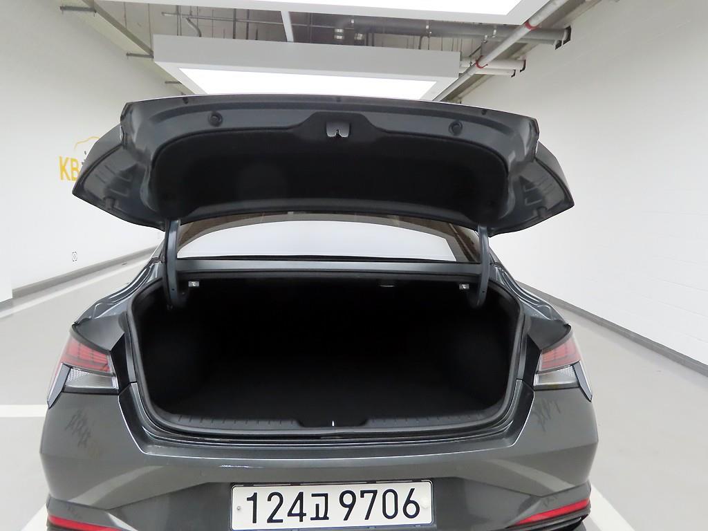 HYUNDAI Avante - Vista 5