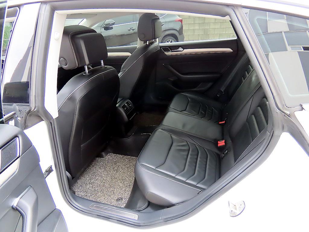 Volkswagen Arteon - Vista 6