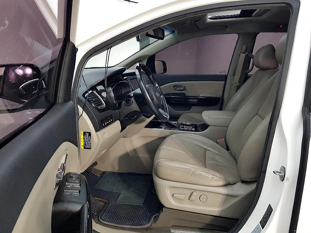 KIA Carnival - Vista 8