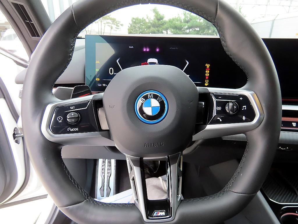 BMW i5 - Vista 8