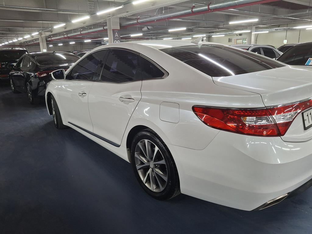 HYUNDAI Grandeur - Vista 3