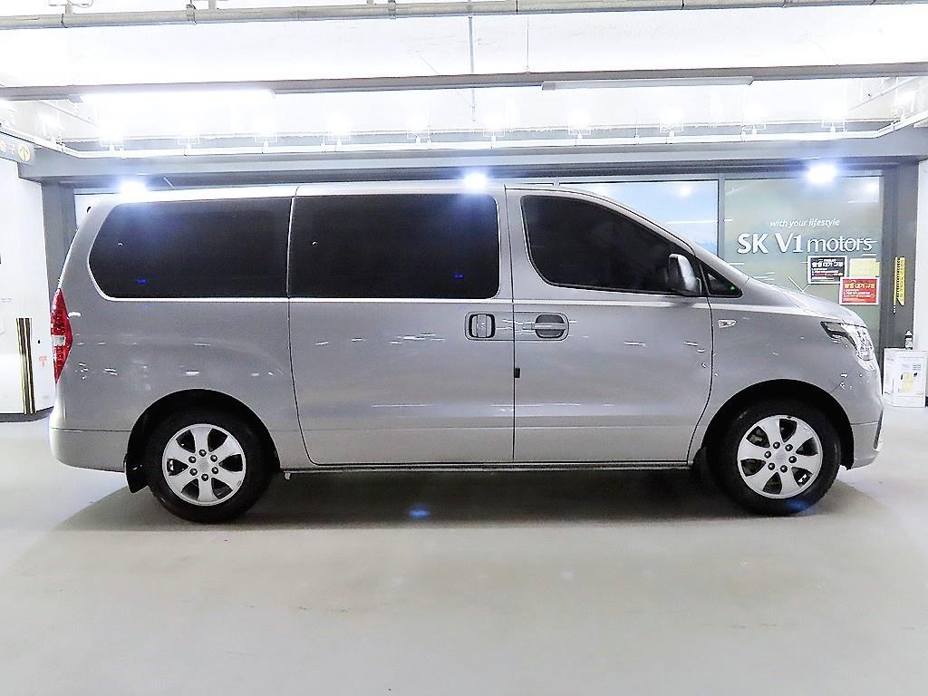 HYUNDAI Starex - Vista 3