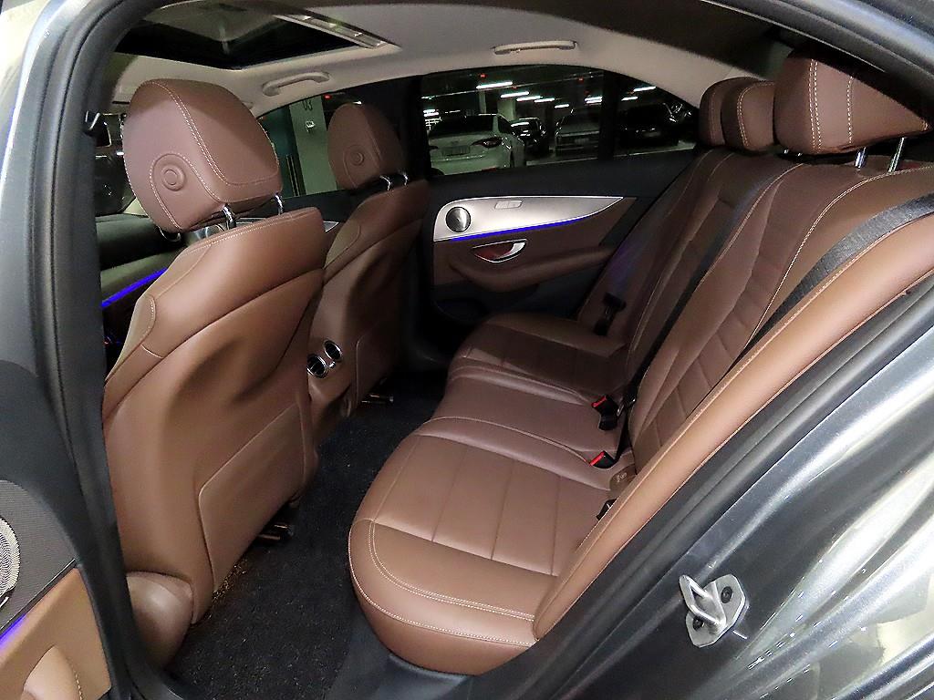 Mercedes Benz E class - Vista 7