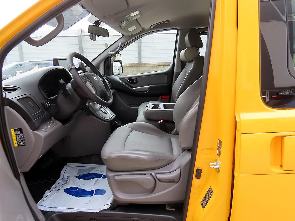 HYUNDAI Starex - Vista 5