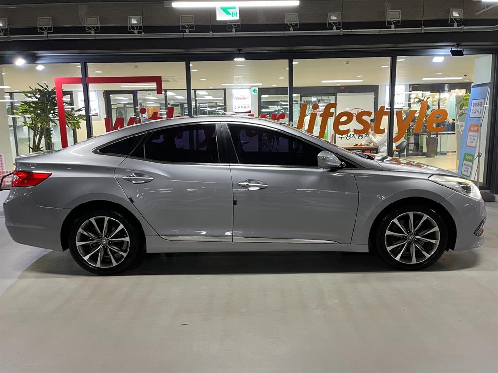 HYUNDAI Grandeur - Vista 3