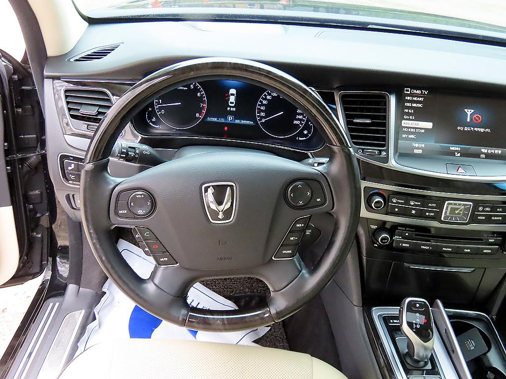 HYUNDAI Equus - Vista 8