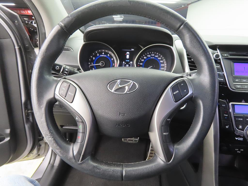 HYUNDAI i30 - Vista 8