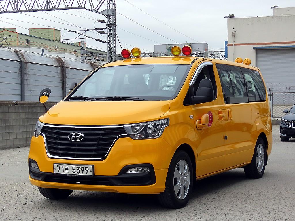 HYUNDAI Starex - Vista 2